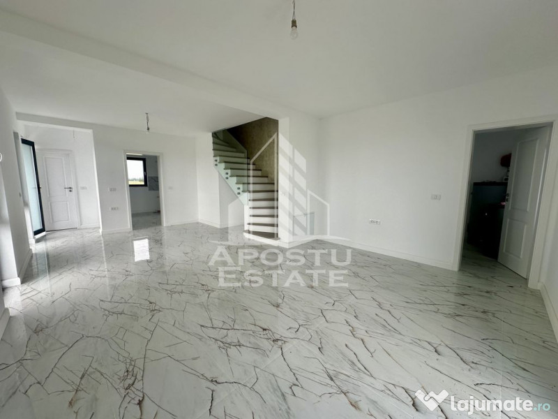 Duplex modern cu 4 camere, despartit prin camera tehnica,...
