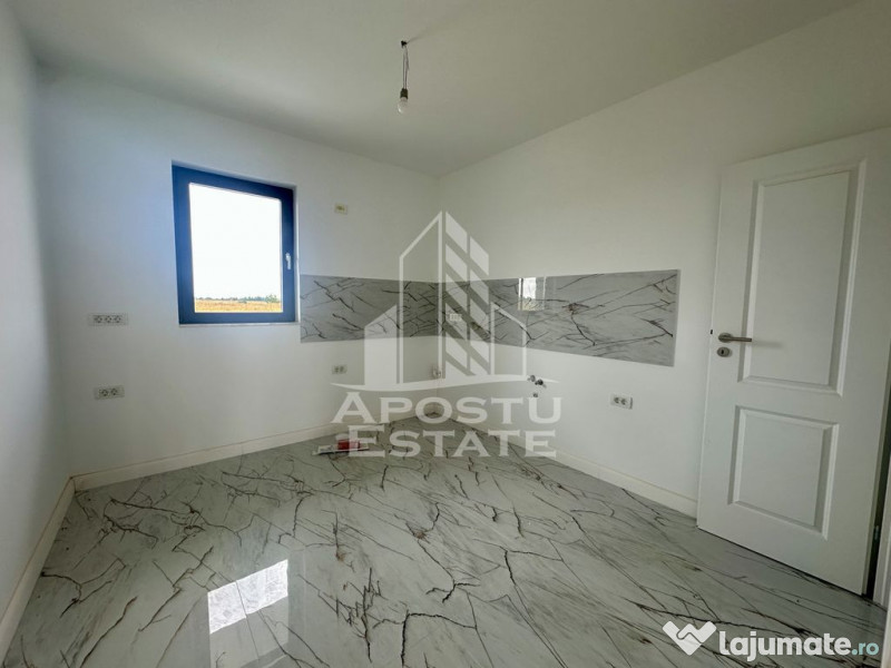 Duplex modern cu 4 camere, despartit prin camera tehnica,...