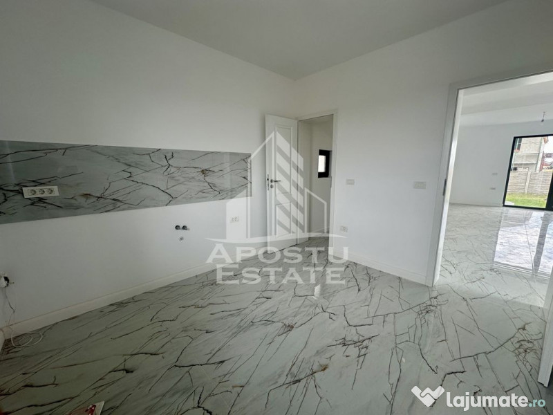 Duplex modern cu 4 camere, despartit prin camera tehnica,...