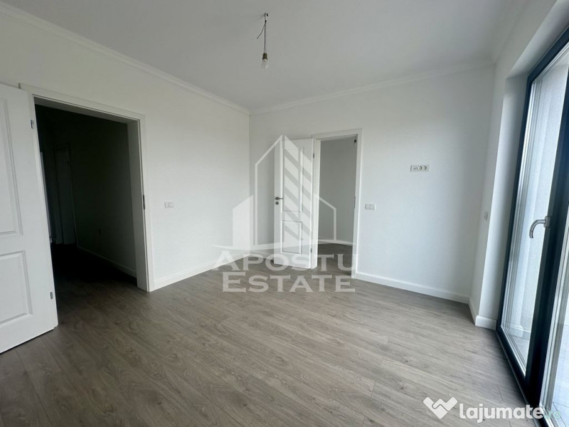 Duplex modern cu 4 camere, despartit prin camera tehnica,...