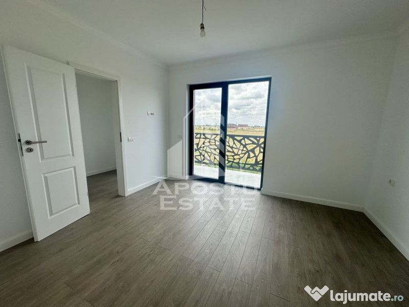 Duplex modern cu 4 camere, despartit prin camera tehnica,...
