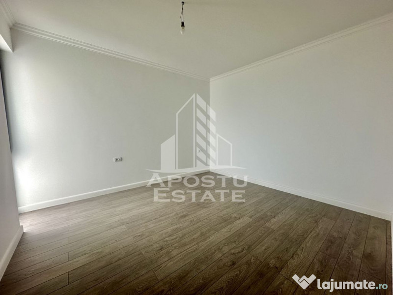 Duplex modern cu 4 camere, despartit prin camera tehnica,...