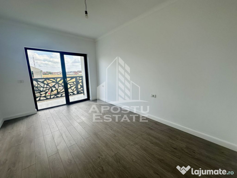 Duplex modern cu 4 camere, despartit prin camera tehnica,...