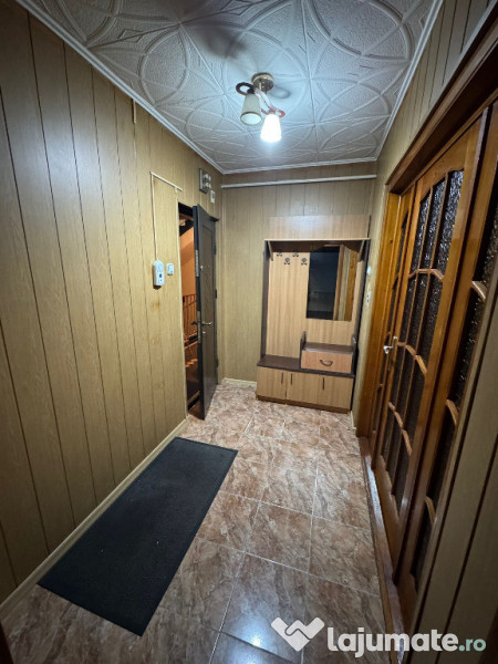 Apartament doua camere, mobilat utilat curat etaj 1, Cornisa