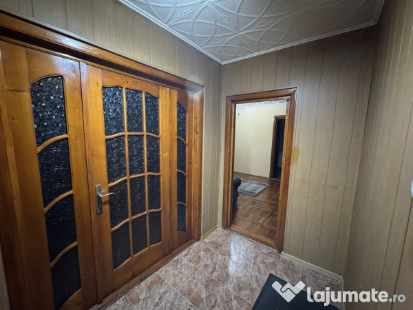 Apartament doua camere, mobilat utilat curat etaj 1, Cornisa