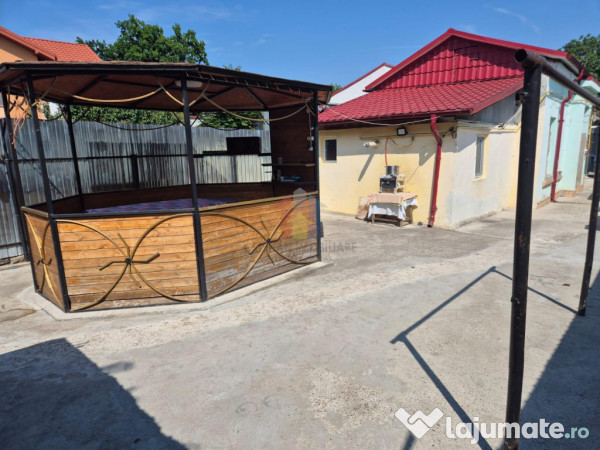 Casa 4 camere din Caramida,zona Centrala, pretabil pentru 2 