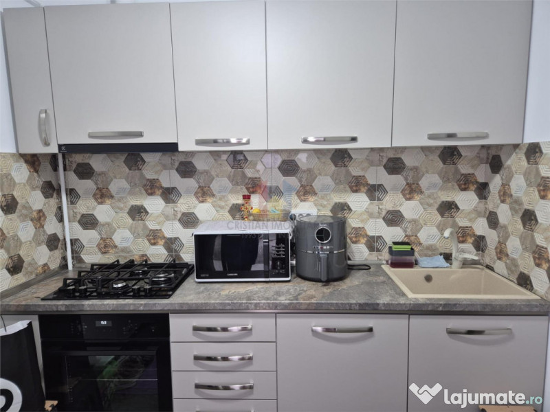 Casa 4 camere din Caramida,zona Centrala, pretabil pentru 2 