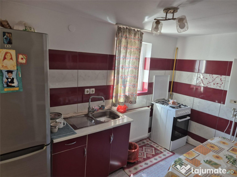 Casa 4 camere din Caramida,zona Centrala, pretabil pentru 2 