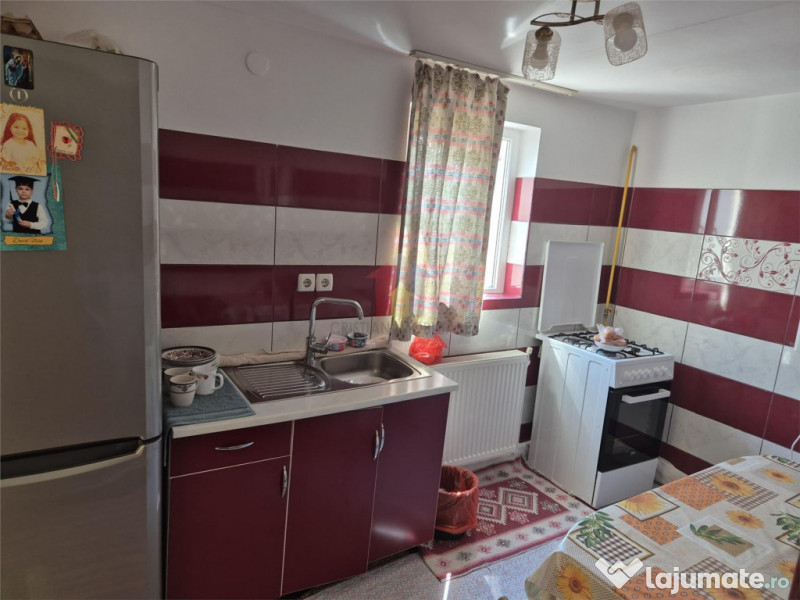 Casa 4 camere din Caramida,zona Centrala, pretabil pentru 2 