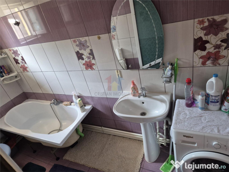 Casa 4 camere din Caramida,zona Centrala, pretabil pentru 2 