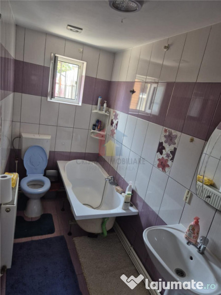 Casa 4 camere din Caramida,zona Centrala, pretabil pentru 2 