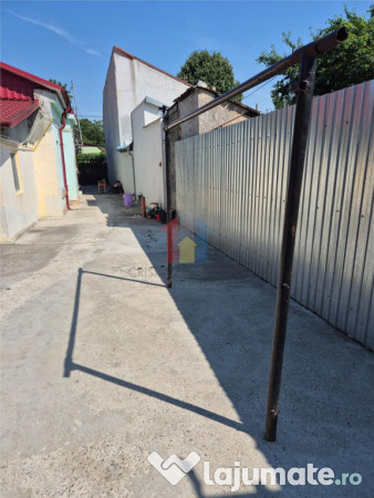 Casa 4 camere din Caramida,zona Centrala, pretabil pentru 2 