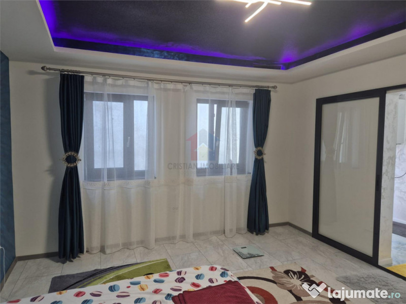 Casa 4 camere din Caramida,zona Centrala, pretabil pentru 2 