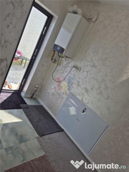 Casa 4 camere din Caramida,zona Centrala, pretabil pentru 2 