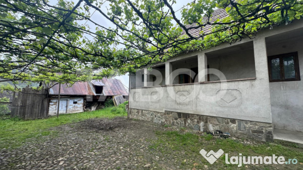 Casa individuala de vanzare teren liber 300 mp cu Rasinari S 
