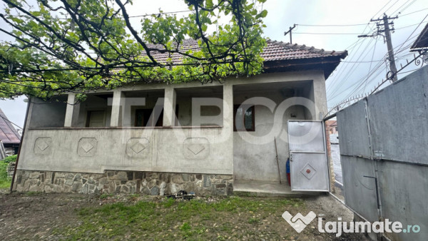 Casa individuala de vanzare teren liber 300 mp cu Rasinari S 