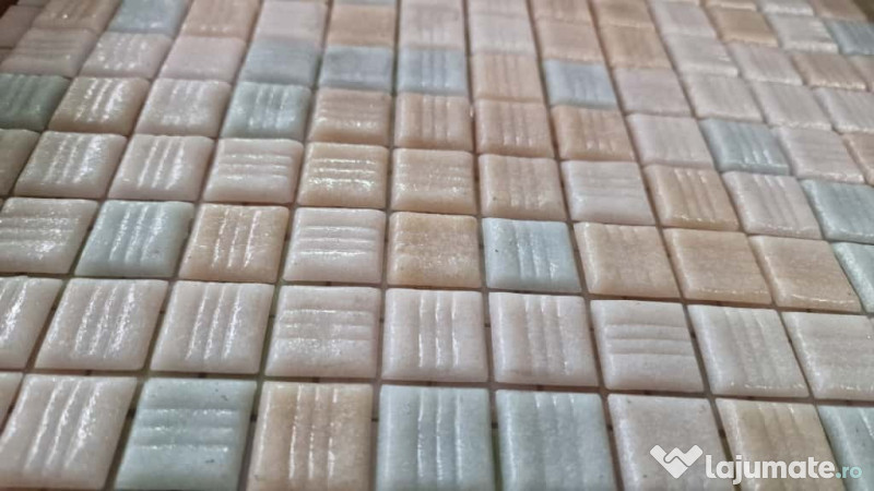 Mozaic din sticla pentru piscine si bai 