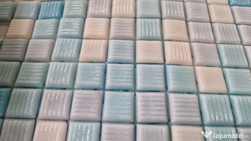 Mozaic din sticla pentru piscine si bai 