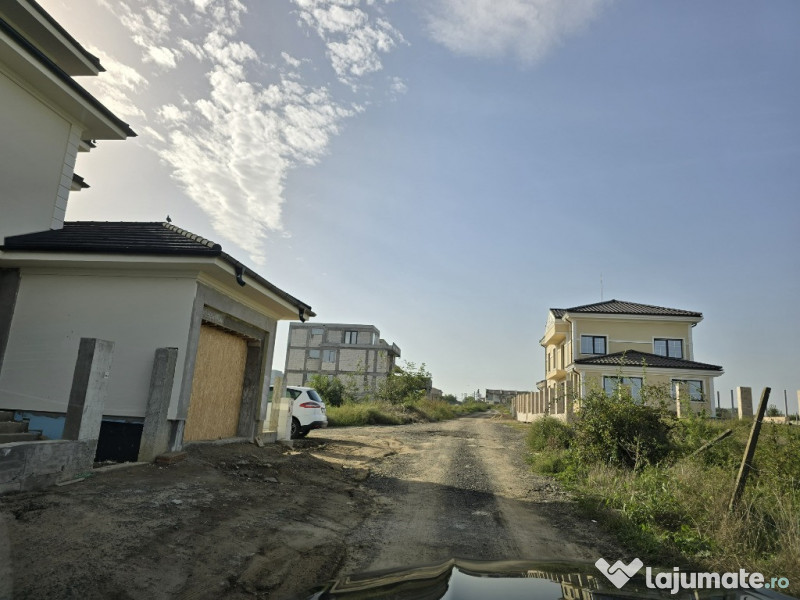 Vanzari terenuri in Palazu Mare