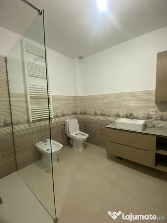 Apartament 2 camere semidecomandat, 65mp, prima închiriere