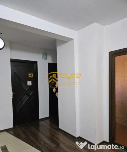 Vand apartament cu 3 camere, decomandat pe Poitiers 