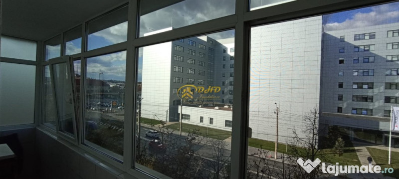 Vand apartament cu 3 camere, decomandat pe Poitiers 