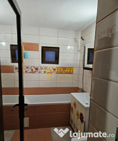 Vand apartament cu 3 camere, decomandat pe Poitiers 