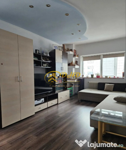 Vand apartament cu 3 camere, decomandat pe Poitiers 