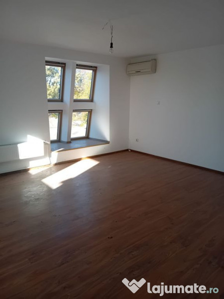 De vânzare – Casă D+P+2E+M în zona ultracentrală id... 