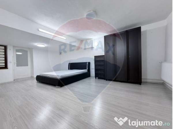 Apartament Spațios și Luminos în Zona Centrală-Inchir...