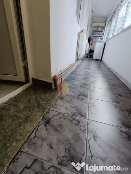 LIBER 3 camere, parter cu balcon 14 m, Semimobilat, Garii