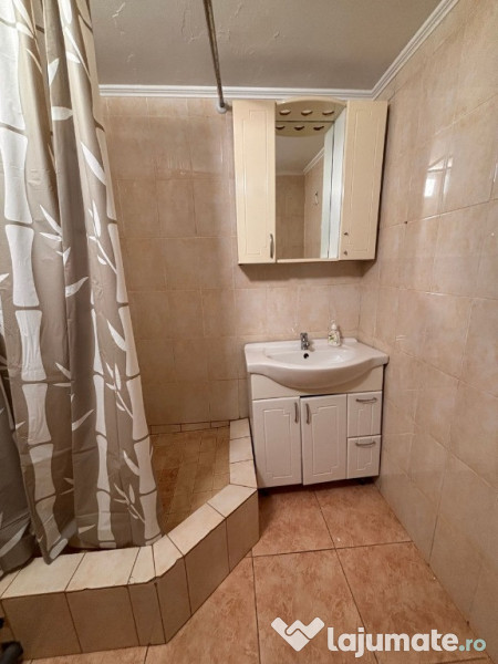 Garsoniera de inchiriat in zona 1 Decembrie 