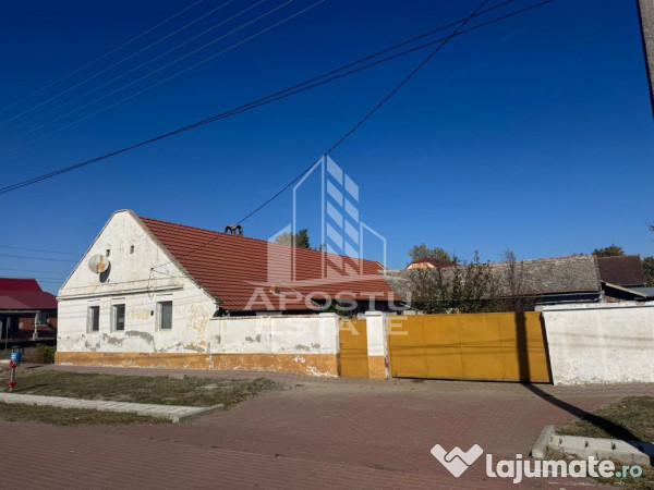 Casa cu teren de 1.600 mp in Checea langa primarie. 