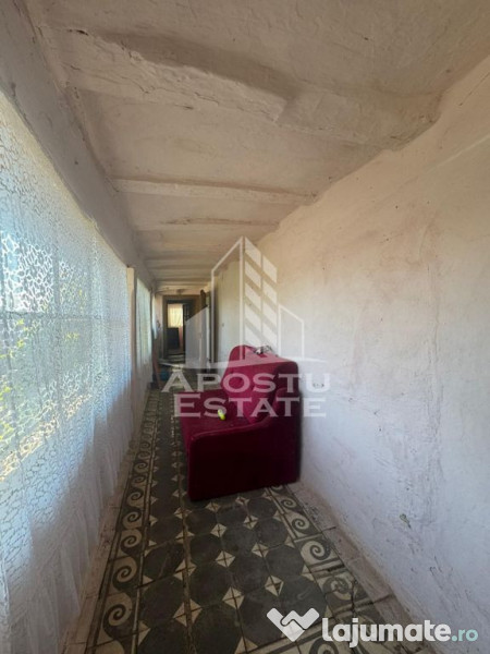 Casa cu teren de 1.600 mp in Checea langa primarie. 