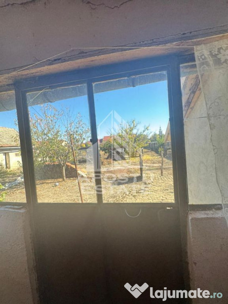 Casa cu teren de 1.600 mp in Checea langa primarie. 