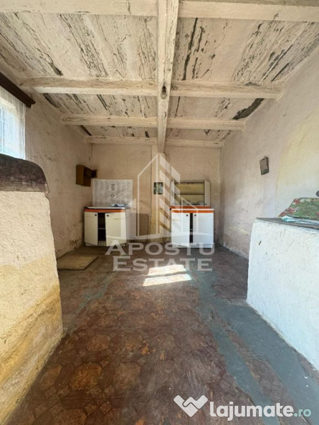 Casa cu teren de 1.600 mp in Checea langa primarie. 