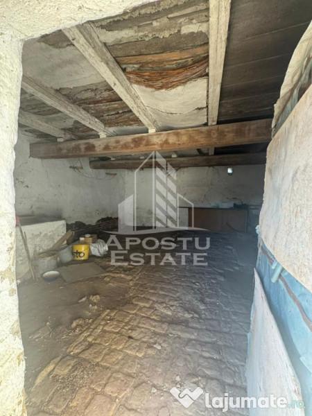 Casa cu teren de 1.600 mp in Checea langa primarie. 