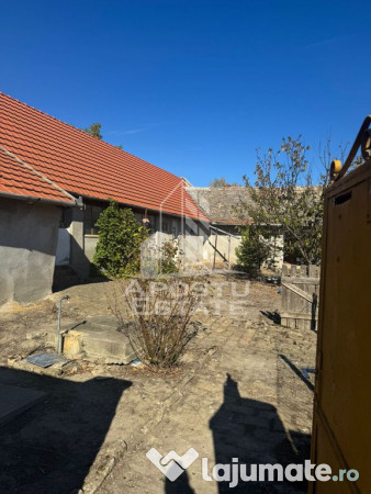 Casa cu teren de 1.600 mp in Checea langa primarie. 