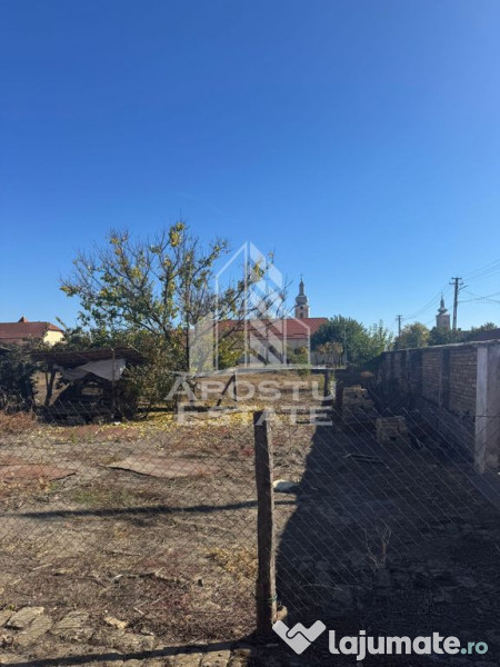 Casa cu teren de 1.600 mp in Checea langa primarie. 