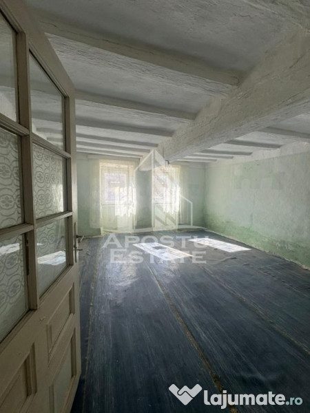 Casa cu teren de 1.600 mp in Checea langa primarie. 