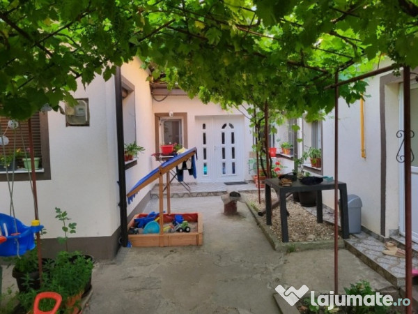 Casa, 4 camere,constructie 1970,teren 259mp,Bucurestii Noi,215.000euro 