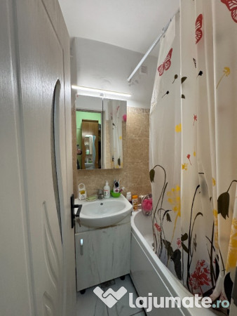 Vand apartament cu 2 camere