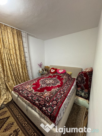 Vand apartament cu 2 camere