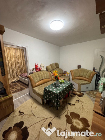 Vand apartament cu 2 camere