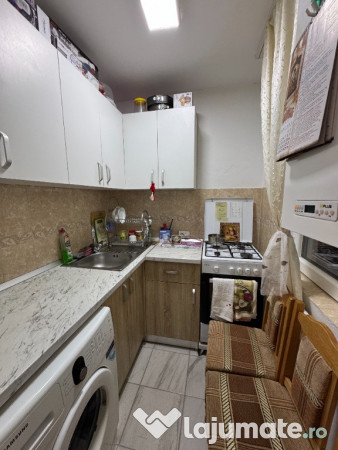 Vand apartament cu 2 camere