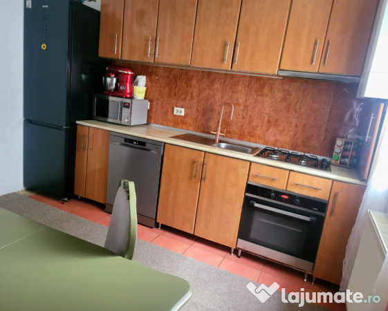 Apartament 2 camere decomandat,zona Stejarului