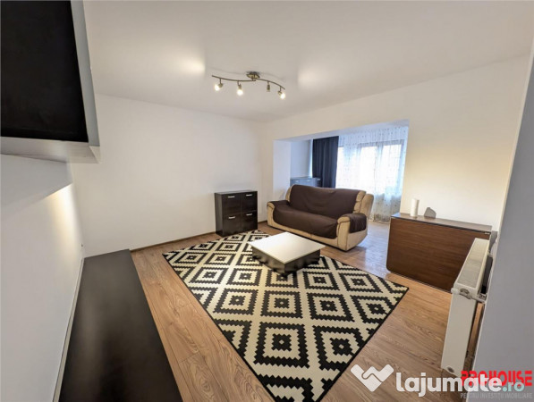 Vila in oras - apartament 3 camere - curte