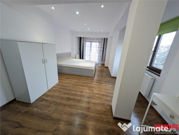 Vila in oras - apartament 3 camere - curte