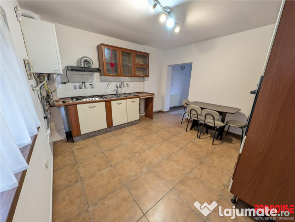 Vila in oras - apartament 3 camere - curte