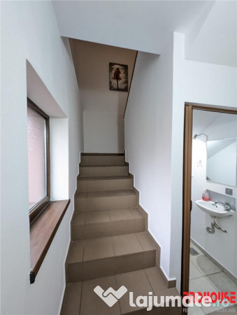 Vila in oras - apartament 3 camere - curte